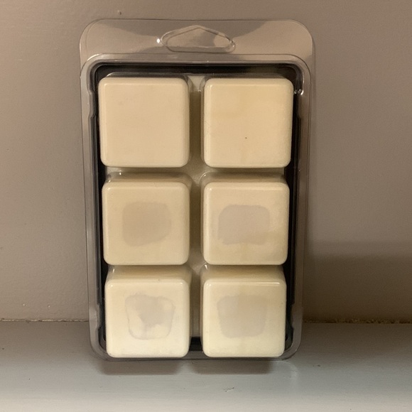 Milkhouse Candle Co. Citrus and Lavender Melt - Picture 2 of 4